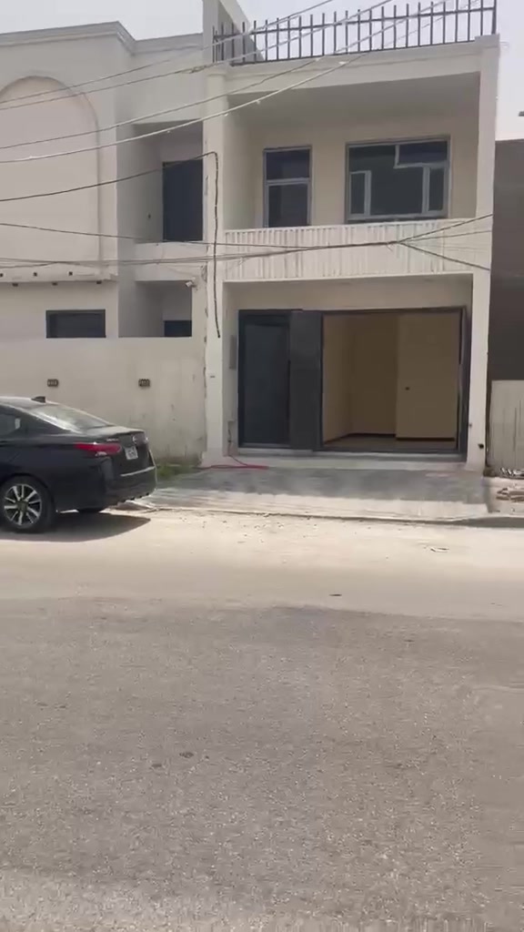 سلام عليكم عندي بيت للايجار مع محل يرهم بيت سكن او بيت تجاري مع محل يحتوي على   . 3 غرف   . 2 صحيات.
استقبال مع مطبخ نظام امريكي وباقي شغلات موضحه بالفيديو
الاستفسار على هذا رقم *********** 
تواصل مفتح 24 ساعه
