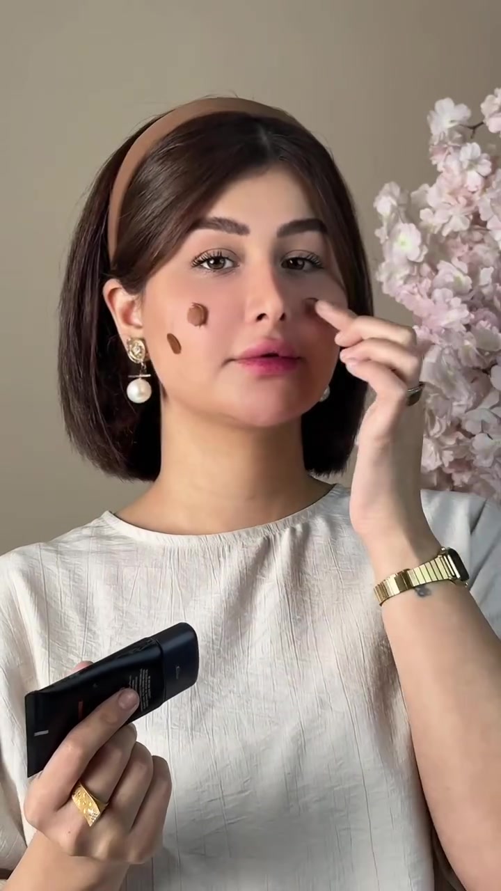 مستحضرات تجميل • مكياج