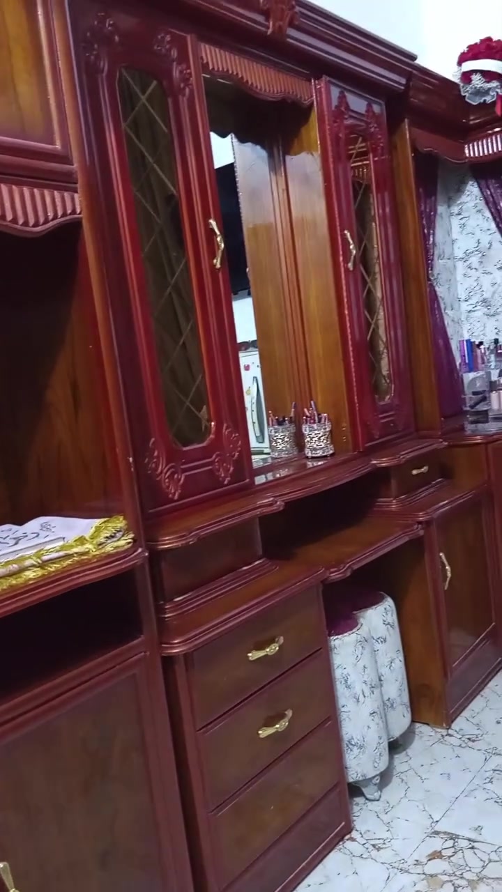 سلام عليكم هكو غرفه لبيع سعر مليونين ونص وبيه مجال 
رقم ***********
