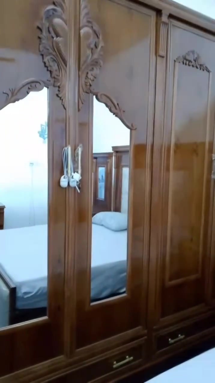 السلام عليكم غرفه أخشاب تفصال عراقي خشب كله بلوك استعمال شهرين
الجرارات كلهن سجه 

بالواقع احلا من تصوير

االاستفسار اكثر تواصل واتساب ***********
