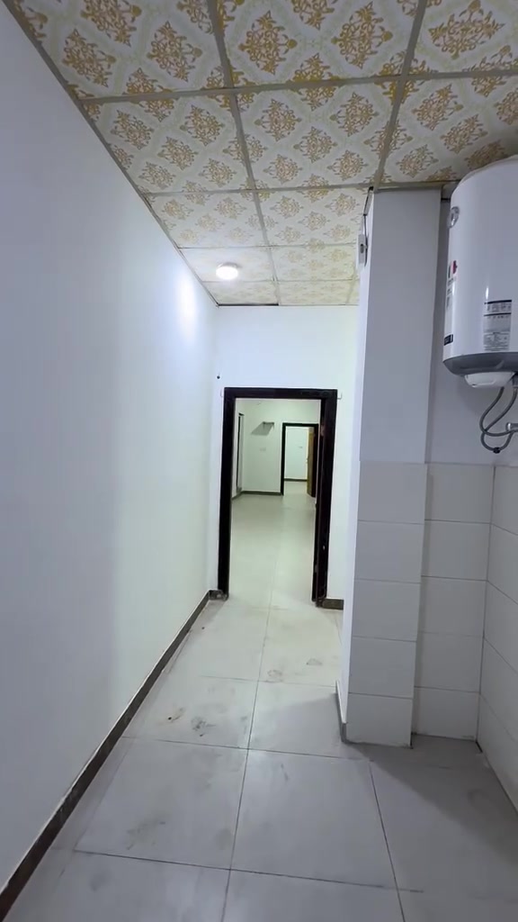 شقة للإيجار • طابق أول • حي المهندسين سوك العكيلي`,`١٦٠م`,`غرفتين`,`صا...