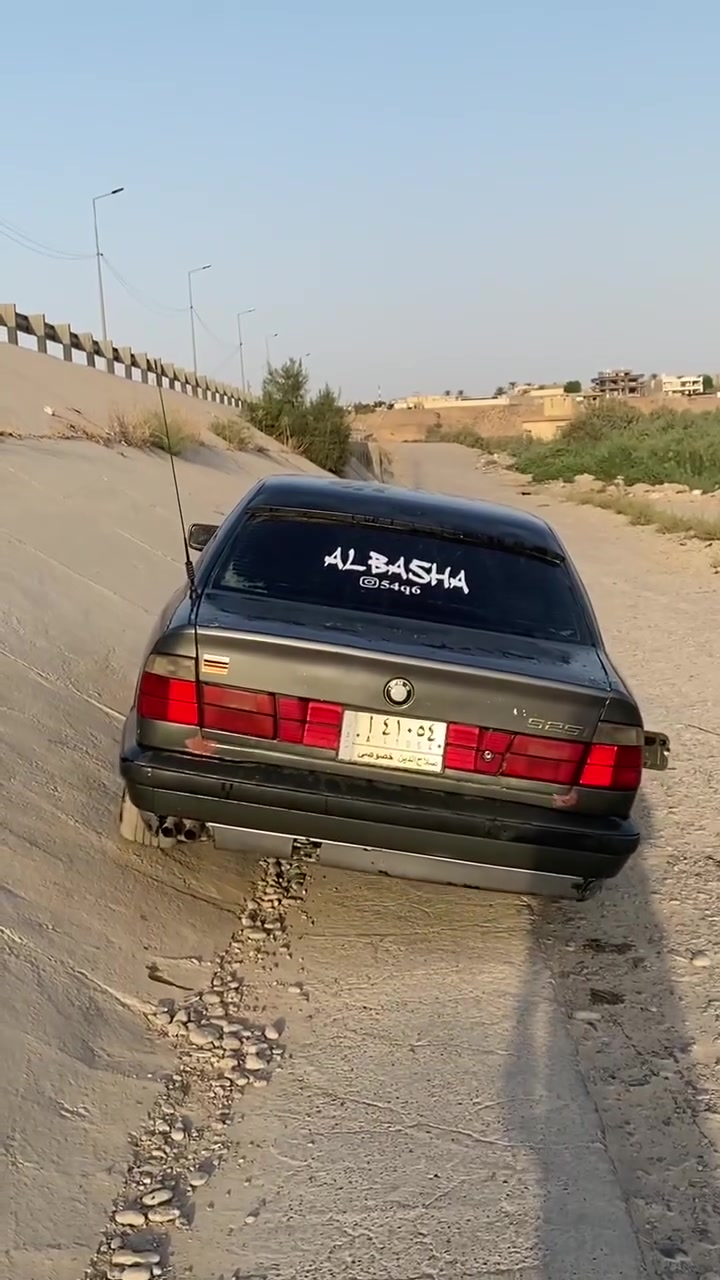 بي ام 525 اصل 
محرك 520 
كير محرك خير من الله بدون نقوصات 
السياره يرادلها ترتيب شكل الخارجي 
موديل1991
شرط التحويل مطلوبه ٥ اوراق تنزل من سعرها 
سعرها ٣١ و مع ال٥ اوراق صافي ٢٦ 
مكاني تكريت القادسية 
***********
