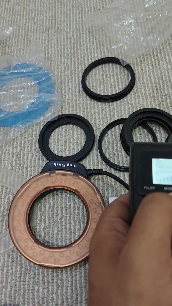 HD-130 Macro led ring flash کامل ئەشیای خۆی لەگەرە خاوێنە و نرخی 25000 بۆ داواکردن نامە بۆ ژمارە *********** بنێرە

نص مكتوب في الصور:
- 10:15 1.09 KB/s 4G+ 21 Find related content Search Electronics 2023-09-08 FC-100 Macro LED Ring Flash Light LCD Display 3000-15000K Add comment...
- Transparent diffuser ╖ Orange diffuser ╖ Blue diffuser ╖
