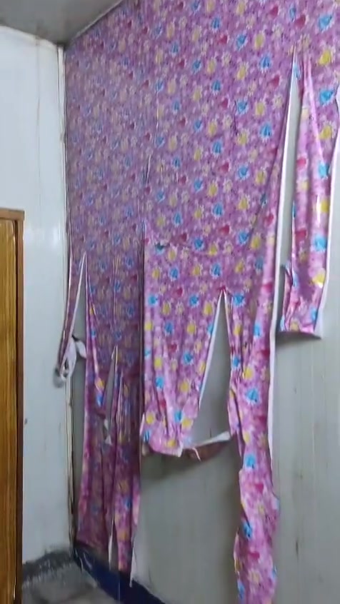 سلام عليكم 
عندي هذا سندويج كامل 7*3.5 وقاطع بلنص غرفتين يعني 
للبيع مكاني بغداد ***********
