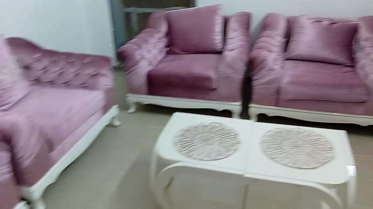 سيت قنفات للبيع نظافه ٩٥٪
-قنفات ١٠ مقاعد ٢كبار و ٤ مفرد مخمل وردي خشب ابيض سعرهن ٥٥٠ بيهن مجال بسيط
-٤طبلات بيض نفس خشب القنفات يصيرن طاوله واحده شكل مربع سعرهن ٤٠ وبيهن مجال 
-ميز تلفزيون زجاج اسود ٣ طبقات  سعره ٣٠ 
مكاني بغداد 
الرجاء التواصل على هذا الرقم ***********
