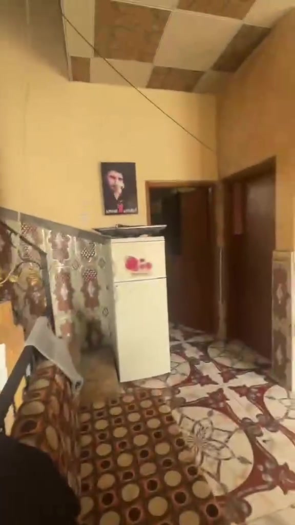 نص بيت طابقين بناء ٢٠١٦ منطقه الحيانيه حي المربع شارع الاولى مقابل سوق التاميم كلش منطقه نظيفه والجيران طيبين 
المساحه ٧٥ الطابو مفقود بس هوه ضمن السلسله البيت يعني يسوي بدل ضايع يطلع 
البيت ب٩٠ وبي مجال
