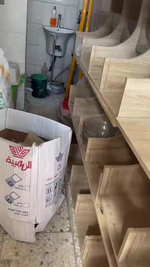 ديكور استعمال  قليل  للبيع  ***********
العنوان مدينه الصدر الكياره قطاع ٢٠ اتصل وتدلل بسعر
