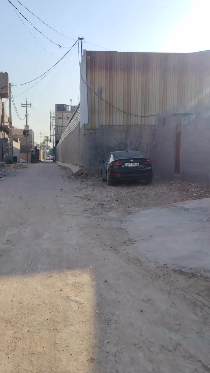 سلام عليكم بيت للبيع مساحه ٢١٠ متر طابو زراعي سند ٢٥ بسم شخص واحد تحويل مباشر كافه الخدمات بيع مع الاثاث ابو بدون يحتوي على غرفتين وصاله واستقبال ومطبخ وكراج سياره ومجمع صحيات البيت يتكون من ثلاث سبالت وكاونتر درجه أولى وانترنيت ضوئي وتخم وغرفه اخشاب حديثه بناء حديث سنه ٢٠٢٥ ماعايز كلشي طوريج الحولي خلف مطعم قنديل مباشر يبعد عن الشارع الرئيسي ١٠٠ مترطريق الزوار السعر ١٠٥ وبي مجال الاستفسار الاتصال على الرقم ***********
