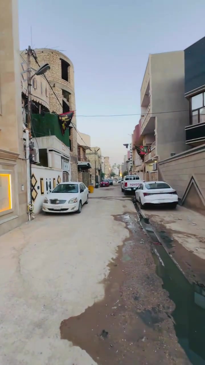 بيت 100 متر للبيع 

ملك خالي من الوقف 

الطي / قرب سيطرة المحيط 

ثلاث طوابق خمس غرف نوم 

بناء درجة ممتازه 

بسعر مناسب 

هاتف ***********
