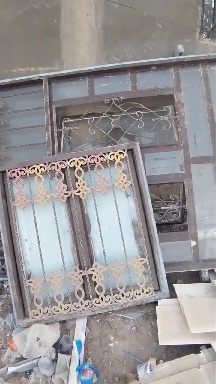 🔻🔻2شبابيك

واحد الارتفاع 2متر والعرض 150سم

والثاني الارتفاع متر والعرض متر

مكاني حي العسكري الغربي 

رقمي  ***********
