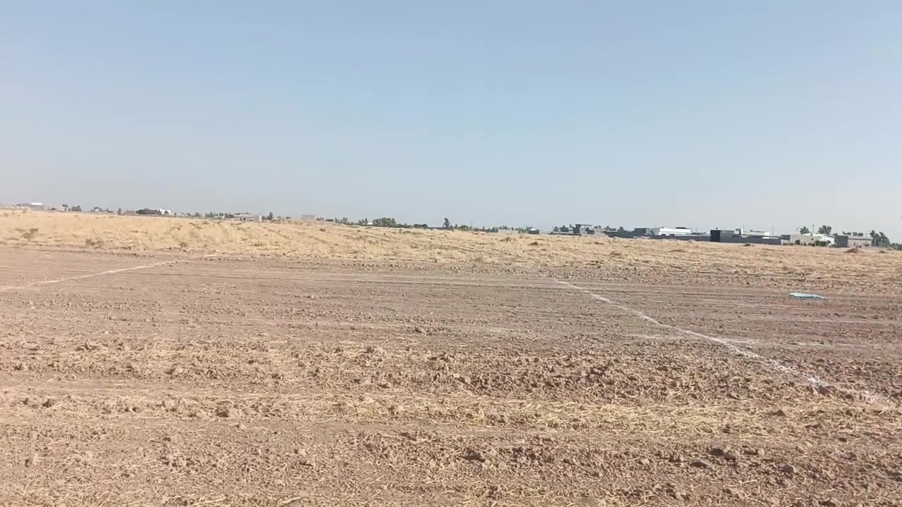 يتوفر قطع 500 متر خدمات كهرباء واصل ماي بير حي بدر شارع مزارع من جهه جسر معارض سعر 15 مليون وقابل للتفاوض اكثر تفاصيل ***********
