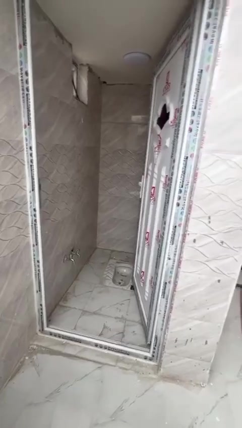 مشتمل للايجار بحي الشهداء ب 19 قرب شارع 40 غرفه وصاله واستقبال وملحقاته مساحته 125 بدل ايجار 300 لاستفسار‏‪***********‬‏
