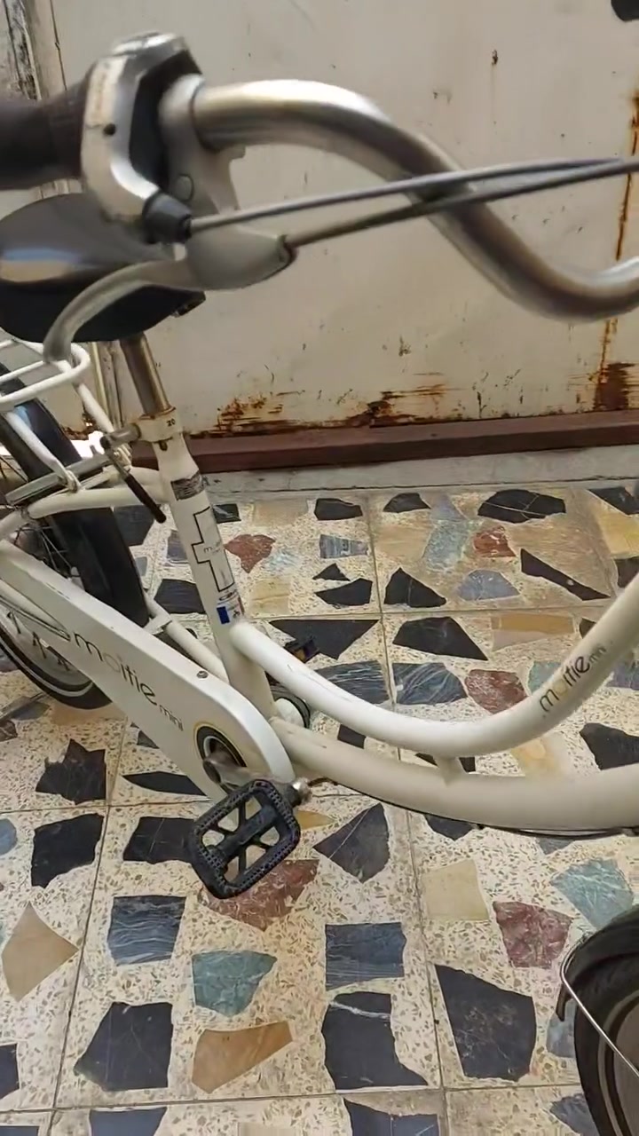 لبيع مدينه الصدر حجم ٢٠
باله اخو الجديد السعر ١٠٠  الف وبي مجال حك الجيه ***********
