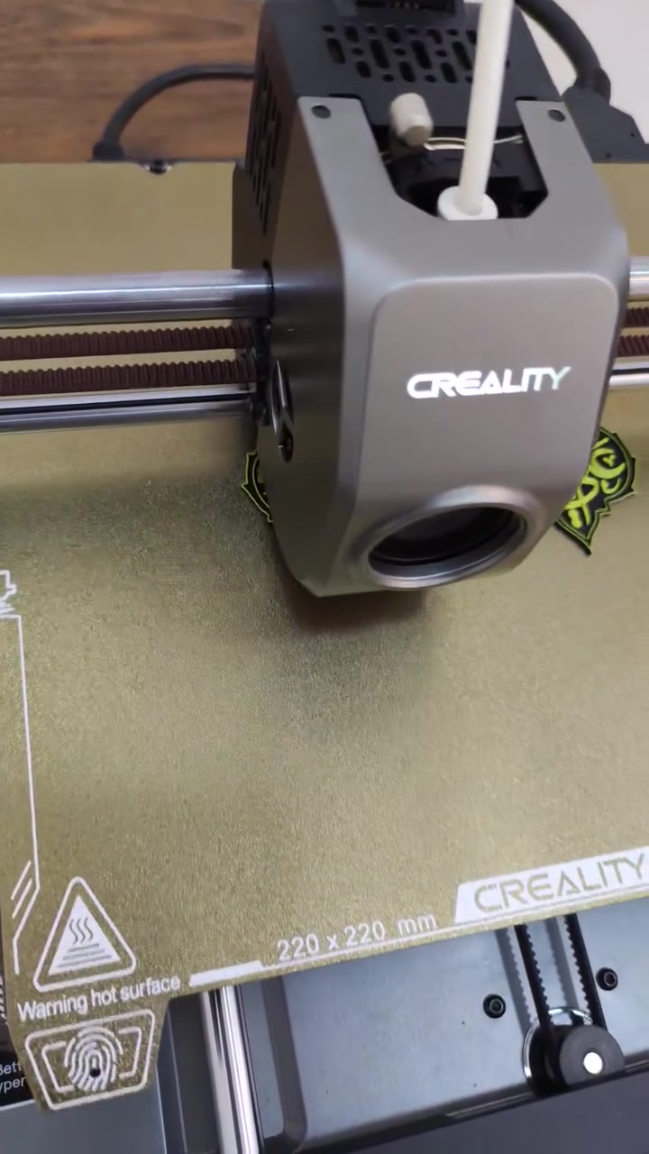 طابعة ender 3v3 نضيفه بحالة ممتازة جداً 
شكلها مثل ما بالصورة كامله وجاهزة للاستخدام وكل غراضها موجودة وسرعتها خيالية 
ووياهة كل هذا الفلمنت بسعر 475
***********
