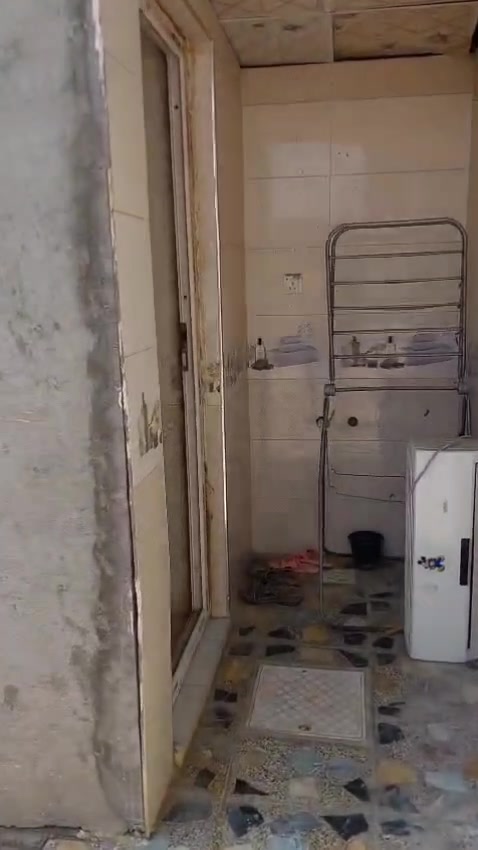 بيت بالتنومة - الصالحية - الريف الزاهر - يبعد عن شارع الصالحية 900 م الشارع تبليط وهو في اخر الفرع والفرع كله صبابة ومقرنص كامل مجاري وماء حلو متكون من غرفتين + صالة كبيرة + ديوانية + استقبال + مطبخ + مخزن + منور +  حمام 2 وتواليت 3 ومخزن ومنور -الطابق الثاني غرفتين + صالة ومطبخ مفتوح ع الصالة وحمام 2 وتواليت 1

التواصل مع صاحب البيت 
***********