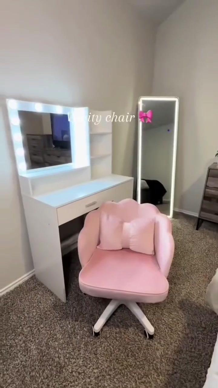 🎀💗 لكل بنية تحب الفخامة والنعومة… هذا الكرسي معمول إلچ! 💗🎀
✨ شكله يجنن ويضيف لمسة أنوثة وفخامة لأي مكان
😍 قطعة تخلي كل زاوية بالبيت أحلى وأرتب
💥 السعر فقط 55 ألف!
🎀 لا تفوتچ هالجمال… الكمية محدودة!
🚚 توصيل لجميع المحافظات
📲 للحجز: ***********
🎀💗 احجزيه قبل لا يخلص، لأن الحلو عليه طلب! 💗🎀
