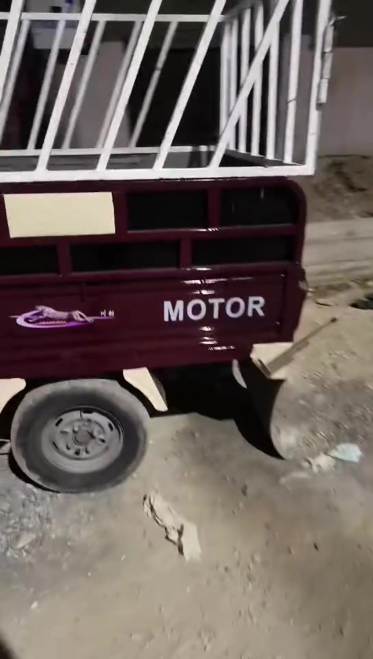 مليون و٣٠٠ وهذا رقمي  ***********
