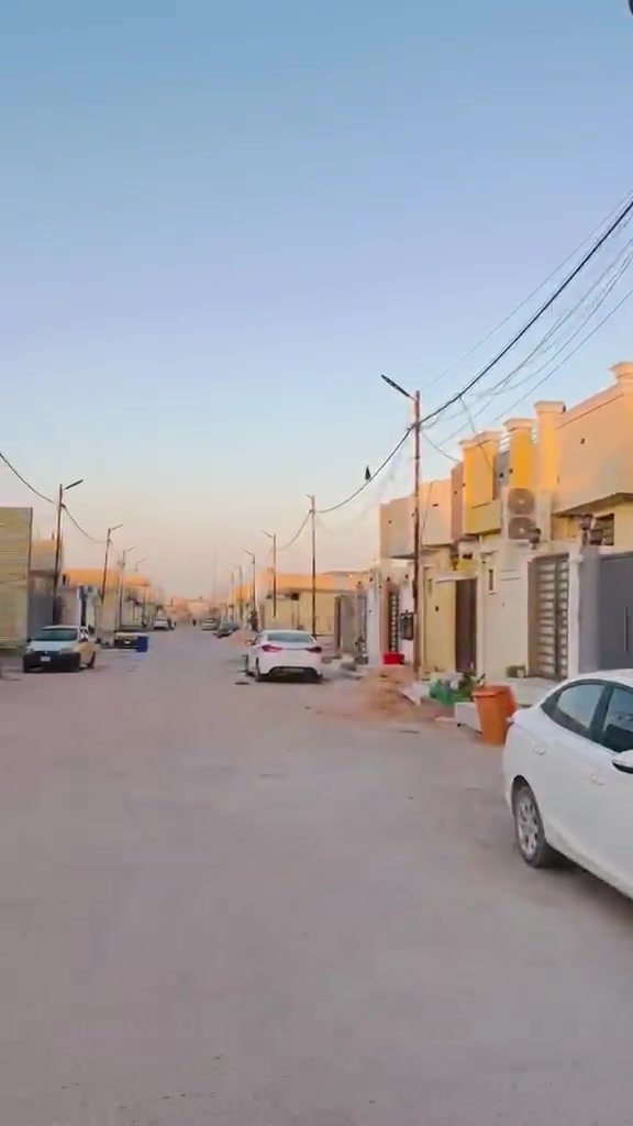 المساحه 75 متر  مؤثث 
💰 السعر: 33 مليون (قابل للتفاوض)
🏗️ البناء: طابوق  جمهوري
🏠 الأساس والسقف: صب كونكريت مركزي 

مواصفات البيت:
✅ غرفة نوم 1 🛏️
✅ أستقبال 
✅ صالة 🛋️
✅ مطبخ 🍽️
✅ صحيات 🚿

الخدمات المتوفرة:
🔹 ماء 💧
🔹 كهرباء ⚡
🔹 شوارع مبلطة 14 متر  🚗
🔹 مدارس قريبة 🏫
🔹أنترنيت ضوئي 
🔹 خط مولده 
📍 الموقع: النجف – حي ميسان، شارع الزوار 
قرب شارع 60 
📜 طابو زراعي (إقرار محكمة)

📞 للتواصل: ***********
