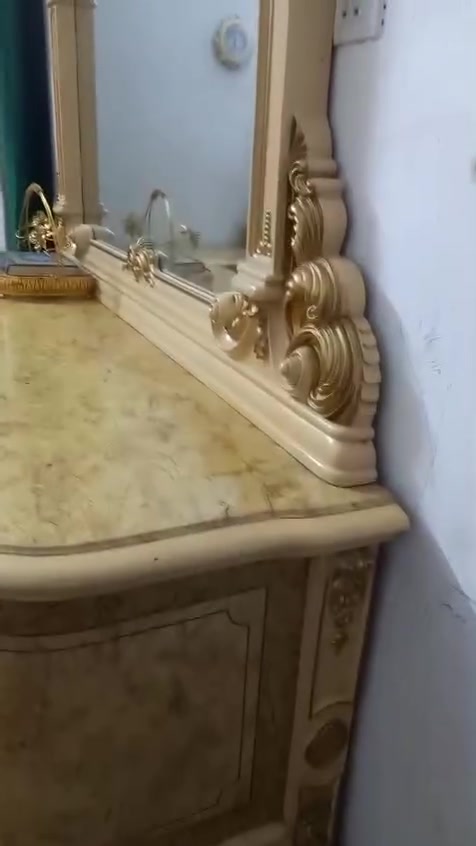السلام عليكم غرفة نوم مثل مواضحه بالفيديو مابيها اي ضررسعر 400 وبيها مجال بغداد حي الحسين رقم صاحب الغرفه***********
