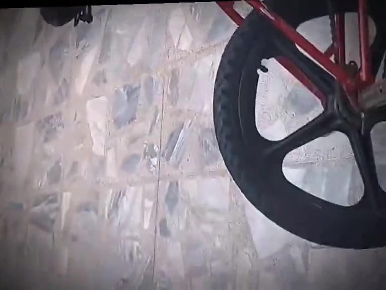 سلام عليكم شباب بايسكل BMX المنيوم وزنه خفيف  مال حركات اوتعليك ابريك مكينه ابلادي امو تحوير مو لحيم ابلادي مال شركه بس بي اشويه اشخوط السعر 60اوبي مجال بصيط العنوان النجف الكوفة موجود فيس او واتساب 
الرقم***********
