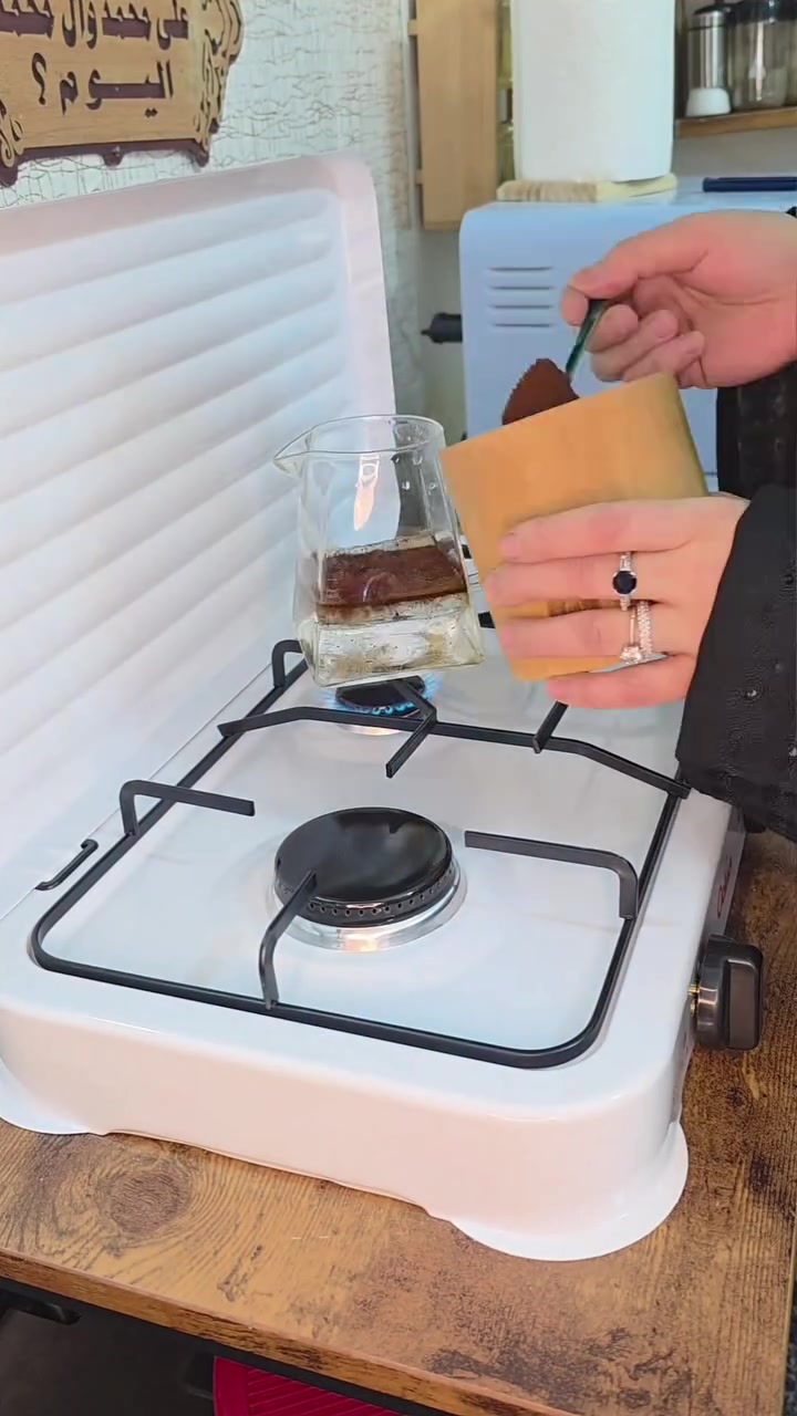 تدور على طباخ سطحي وعملي للمطبخ الخارجي، أو تريد طباخ سفري بطل للرحلات والطلعات؟ 🏕️🔥

طباخ الغاز السطحي المطور ذو الـ 3 عيون من ماركة بهارات الأصلية وصل! 🍳

يجي بـ 3 عيون مستقلة؛ عينين كبار للقدور الثقيلة وعين وسطى مخصصة لأحلى قهوة وكافيه 🦾

هيكل فولاذي مطلي بالكامل بالإينامل الحراري؛ ما يمسك دهون وتنظيفه بمسحة وحدة بس ✨

مزود بغطاء معدني يحمي الجدران من الدهون ويعمل كحافظ غبار عند إغلاقه بعد الطبخ ✨

مفاتيح تحكم سلسة تضمن لك تدوير وتعديل قوة اللهب بكل أمان مع ركائز حديد ثابتة 💎

اطلبي هسة واجعل طبخ الرحلات والبيت مريح وبأعلى جودة وأرخص سعر.! 👇
السعر 25.000 الف
التوصيل مجانا 
رقم الهاتف.***********
