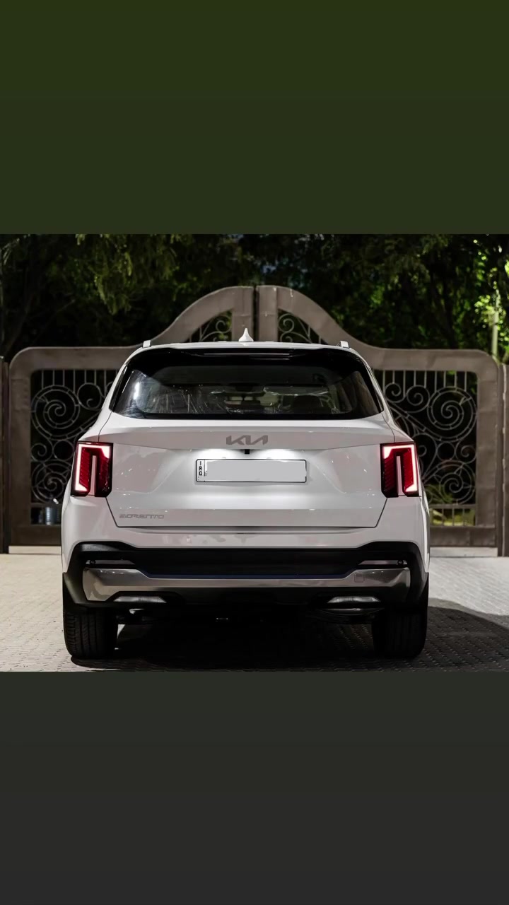 سورنتو 4 سلندر قمارة حديد  2024 KIA SORENTO بوضع الشركة بعدها جديدة جداً مكفوله من الصبغ والتكحيل والبارد رقم بغداد الدولي 
عداد المسافة (10000) امانة الله ورسوله على ايد وحده من الزيرو 
السعر : 26500$ يعني ( دفترين و 65 ورقة ) 
العنوان : بغداد السيدية 
للاتصال على رقم صاحب السيارة : *********** 
الموديل : 2024 . (خليجي) . 
المحرك : 4 سلندر 2500cc 
العــــداد : 10،000 .
الضمان : 5 سنوات او  100.000 كيلو متر . 
الصيانة : سنة او 20.000 كيلو متر مجانا .

المواصفات :
* 7 راكب .
*  هاند بريك كهربائي.
* صندوق كهربائي .
*شاشة العدادات LCD.
* برادي أبواب خلفية.
* مقصورة الركاب من المخمل.
* اطار قياس 235/55R19 انج .
* دخول وتشغيل بصمة.
* أنظمة قيادة متعددة.
*  شحن وايرلس .
*  كاميرا خلفية . 
* مرايا كهرباء.
* المصابيح الأمامية زنون .
* كشافات الضباب زنون . 
* تشغيل عن بعد .
* مقعدين الامامية كهرباء.
* نظام APPLE CARPLAY
*نظام GPS.
* انارة داخلية 7 الوان.
* حساسات خلفية وامامية 
* مكيف خلفي مع وحدة تحكم منفصلة .
