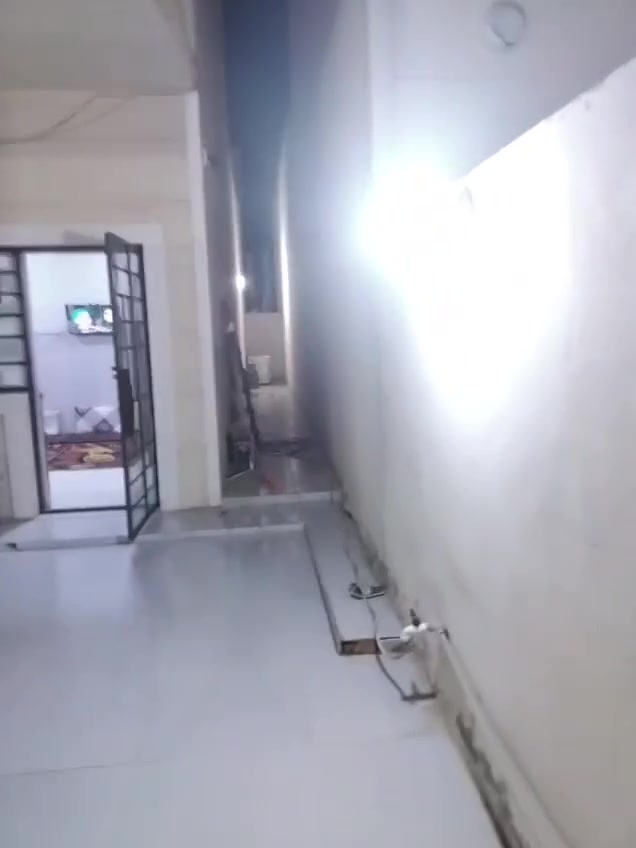 بيت طابقين بالقرية الانكليزيه
مساحة 200 متر نظام المبادرة مقدمه ٥٠
وبالشهر 530 الف 
اتصل ***********
