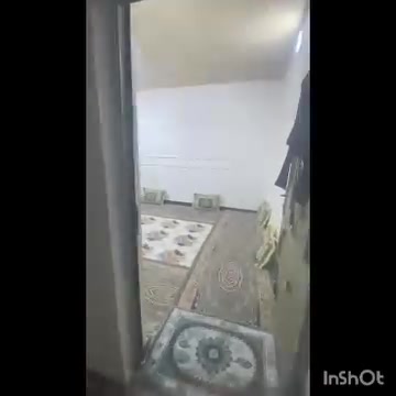 بلسكك نزلت زمزم تنزل ٥٠٠ متر مقرنص ماي مجاري كهرباء واصل للباب بيت جاهز مجهز متعوب عليه ماذب عليه ربع دينار كبل شيل غراضك وتكعد بيه غرفتين وحده ٤في٤ وحده ٤في٥ وهول مطبخ براني طارمه صحيات رايدينه ٢٨قفل ليحب يجي يشوفه حياه الله ***********
