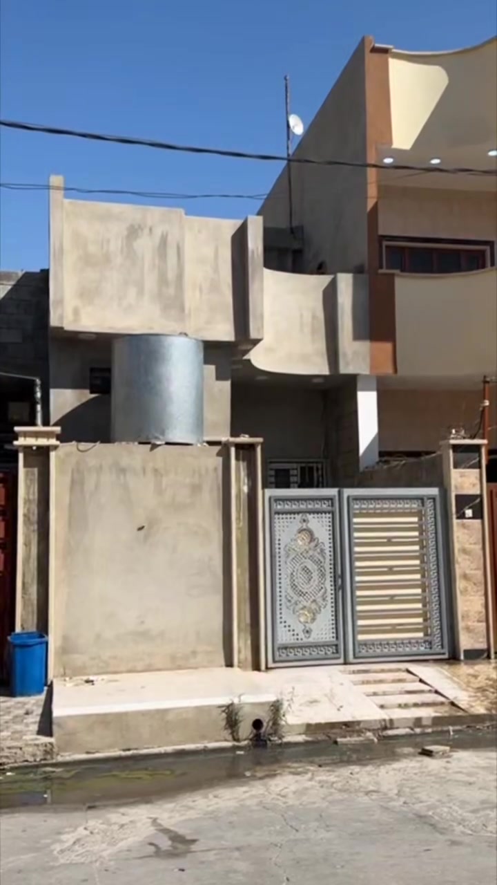 دار للبيع 🛑 🛑 🛑 🛑 🛑 
في حي الوحدة جمعية الحدباء 
مساحة 125 متر 👉 👉 👉 👉 👉 
واجهة 6 
بناء حديث 
طابق واحد 
يتكون من غرفتين نوم وهول واستقبال وصحيات ومطبخ وبيتونة وسطح 
موقع مميز 
سعر مناسب 
للاتصال والاستفسار 
***********
***********
