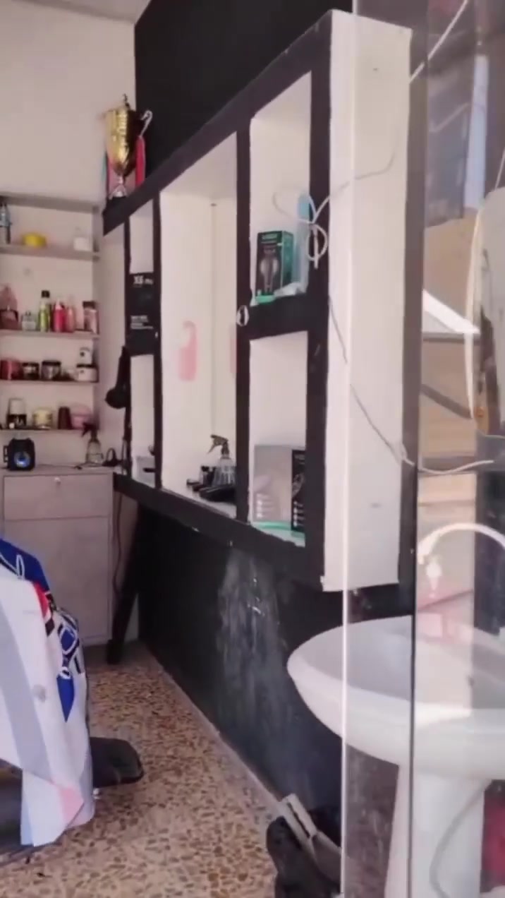 محل حلاقه حمودي مدخل حي شيماء فرع جامع سعاد 
ملاحضه حلاقه الطفال ايتام مجانا 
حلاقه كامله معه خلطه 3000 
حلاقه بدون لحيه 2000 
(***********
***********
***********
