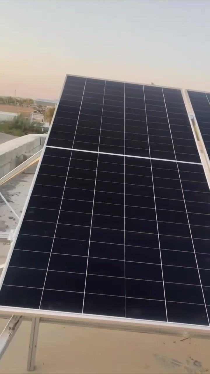 ☀️ إنجاز جديد في قضاء العزيزية من مكتب وادي الرافدين للطاقة الشمسية ⚡

​مستمرون بتقديم أحدث وأقوى تقنيات الطاقة الشمسية بأعلى معايير الجودة والكفاءة الهندسية! تم بحمد الله تجهيز وتنفيذ منظومة متكاملة لزبائننا الكرام.

​📋 تفاصيل ومواصفات المنظومة:

​🔹 الألواح الشمسية:

​العدد: 12 لوحاً.

​النوع: LONGi Hi-MO X10 (الأحدث عالمياً كفاءةً وإنتاجية). 

​🔹 الانفرتر (العاكس):

​النوع: Sunrow بقدرة 8 كيلو واط. 

​🛡️ الضمان: ضمان لمدة 5 سنوات. 

​🔹 البطارية:

​النوع: LV TopSun بسعة 16 كيلو واط. 

​🛡️ الضمان: ضمان رسمي من الشركة لمدة 10 سنوات. 

​💡 لماذا تختار وادي الرافدين؟

​إشراف هندسي متكامل من التصميم وحتى التشغيل.

​اختيار أفضل المكونات العالمية المعتمدة لضمان استقرار الطاقة واستدامتها.

​📞 للتواصل والاستفسار (الفريق الهندسي):

​👨‍🔧 المهندس ظاهر محسن مانع

📱 ***********

📱 ***********

​👨‍🔧 المهندس قتيبة جاسم عبد الأمير

📱 ***********

📱 ***********

​📍 العنوان: واسط - قضاء العزيزية - شارع الخليج - قرب البوابة - مقابل وارث مول - الفرع الثاني - مكتب وادي الرافدين للطاقة الشمسية

