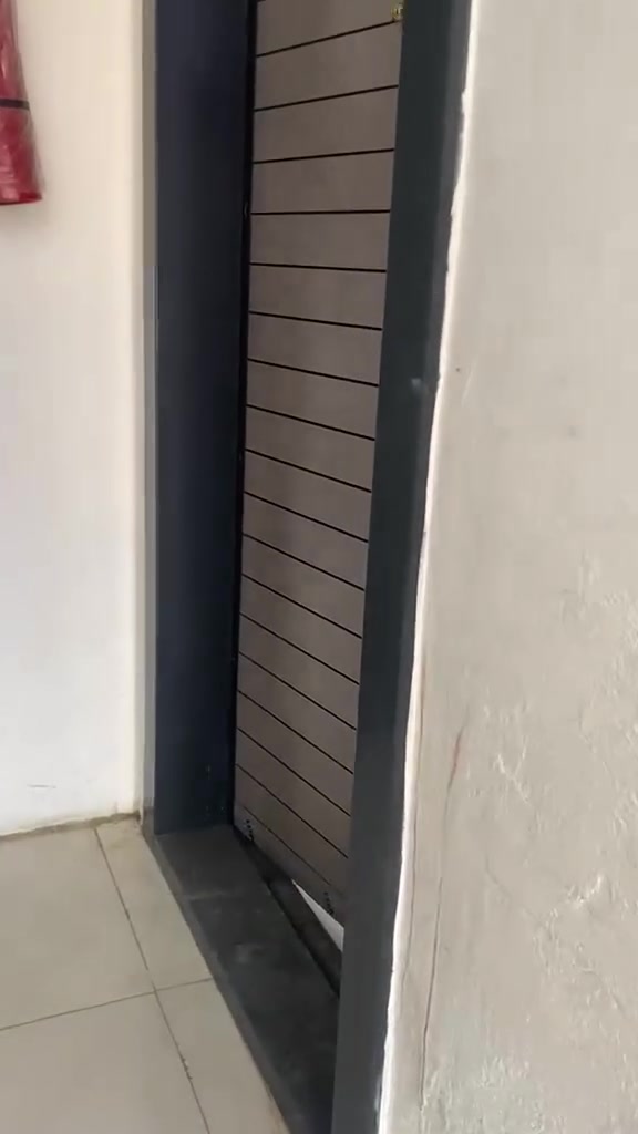 شقة للايجار طابق ثاني زيرو
لعنوان حي القاهرة الاولى قرب ظباط 📍
تحتوي على صالة مطبخ خدمات غرفتين نوم 
للاستفسار : ***********☎️
