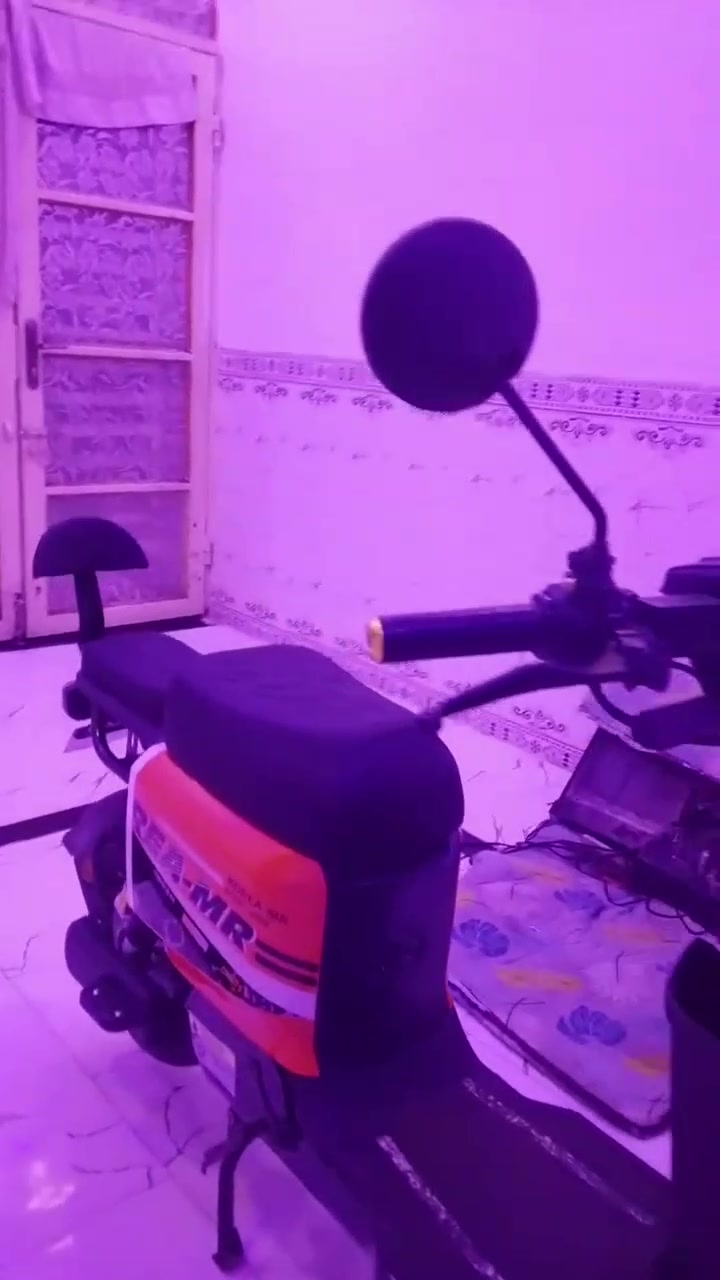 سلام عليكم r7  بطارياته منفوخه بس تمشي تقريبا20 كيلو خمس بطاريات دبل اشاره لايت عالي ناصي رماش اربع نمر بيه زنجيل مال مشي بايدر لون حلوه صالي اربع اشهر من شتريته نزلته كارتونه 650 الله شاهدي عارضه 500 بيه مجال قليل ولله دراجه خير من الله بس مكان ماكو ملفه كلشي مابي بريكات شغالات دهن دبلات هايدروليك تحمل وزن 150 تقريبا سله بيه منفذ للشحن تليفون شركه ونيلي افضل شركه
