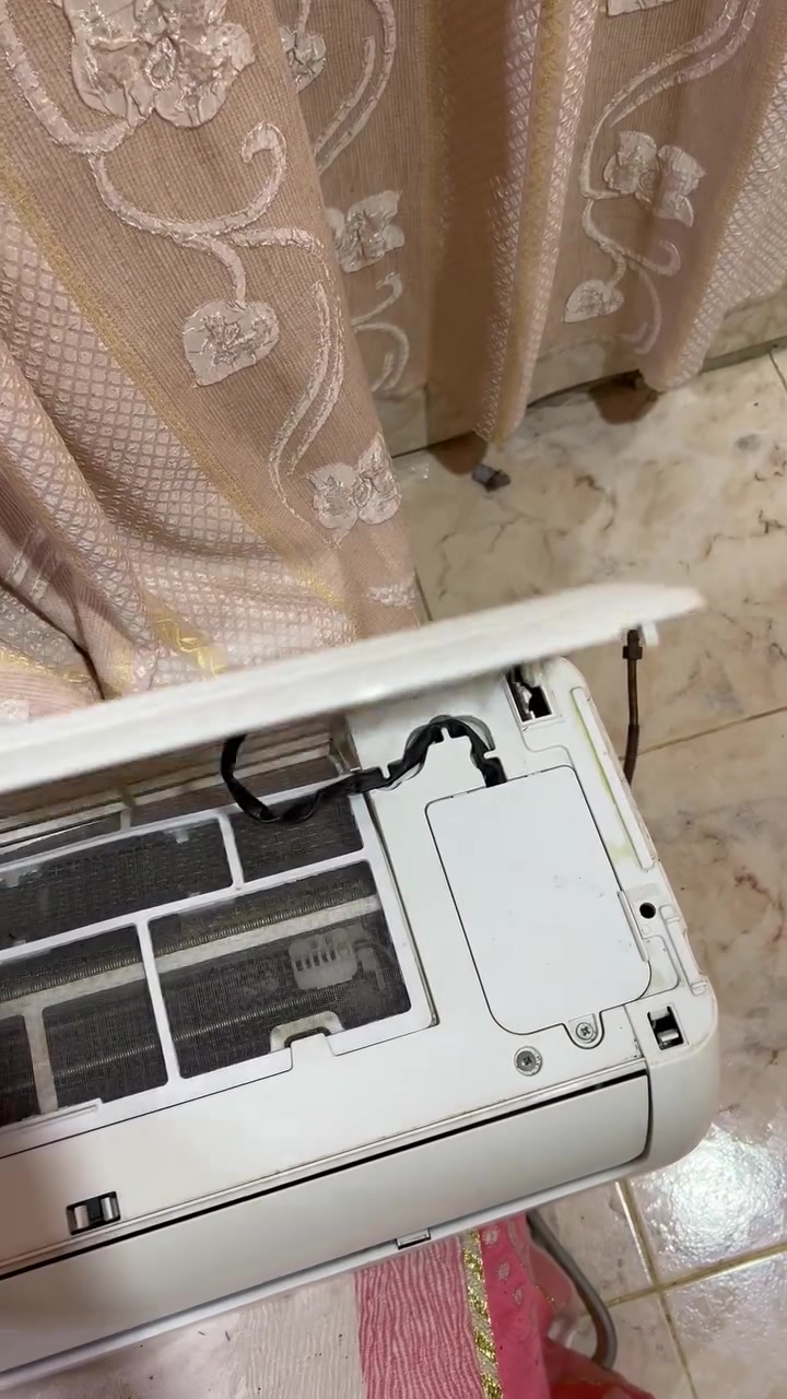 للبيع سبلت سونيك قطعه داخليه فقط
طن ونص مستخدمه نضيفه
تبريدها ثلج 
مكاني البصرة القبلة حي القائم 
تواصل ***********
هذا الرقم تواصل واتساب فقط 
السعر 75 الف

