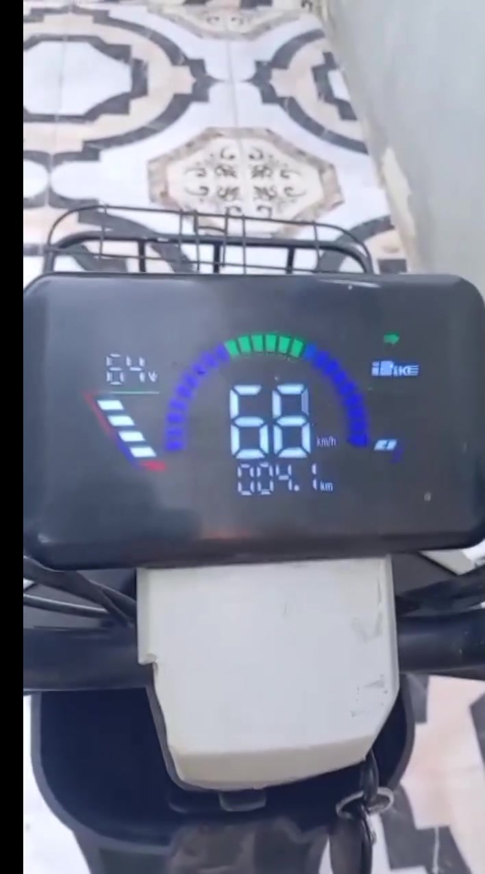 سلام عليكم للبيع درجه شحن R8 سرعه 109
ملف 1200. و36امبير سعر 450بي مجال قليل رقم ***********
