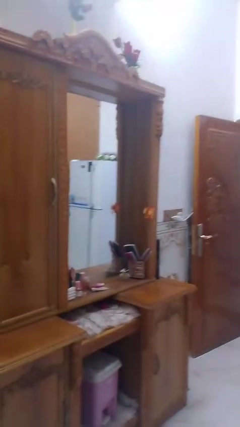 عنده غرفه نوم خش عراقي 800الف او بيه مجال داخل كربلاء لتواصل ***********
