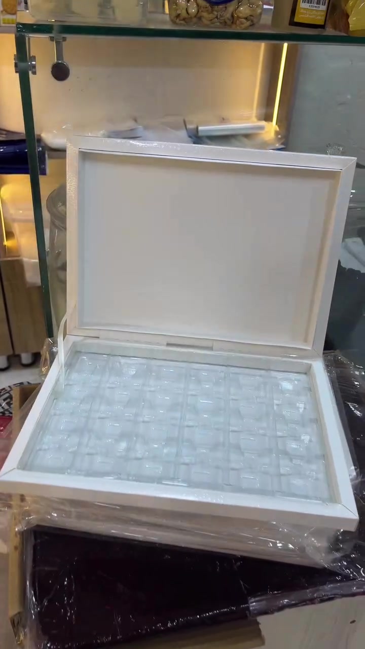 الجديد بكرزات تيمو 🔥

🍫 بوكس كاكاو متوفر عدنه السعر ٣٠٠٠
📦 الكمية محدودة
📍 متوفر هسه بـ كرزات تيمو

للطلب والاستفسار راسلنه 📩 على واتساب ***********
#بوكسات_هدايا #هدايا #كرزات_تيمو

