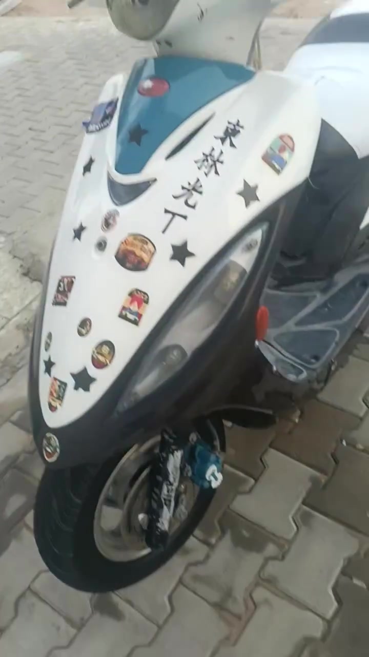 سلام عليكم دراجه كامكو جي فور دراجه نضيفه وحلوه وشلعه ومعدل مكينه مامفتوحه سعر550وبيها مجال عنوان نجف شارع المطار استفسار عل رقم ‏‪***********‬‏
