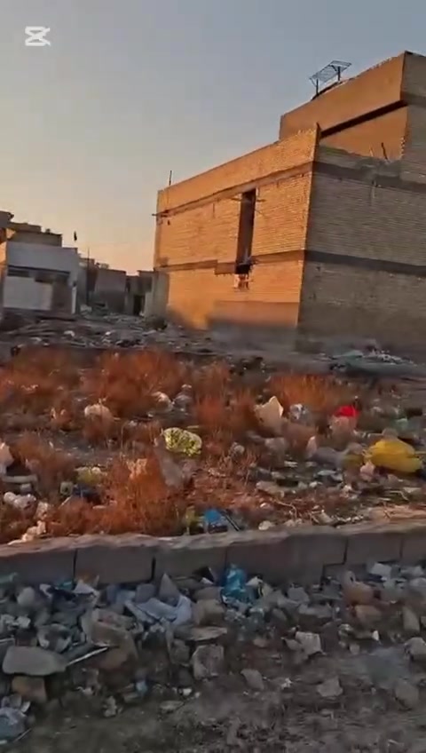 اخوان السلام عليكم لاصحاب الاسثمار والمشاريع. قطعه ارض بمساحه مميزه 1200 متر للبيع سكينه مقاطعه 8/2  كافه الخدمات متوفره لمن لديه الرغبه بالشراء مراسله الرقم *********** واتساب فقط او خاص تحياتي للجميع
