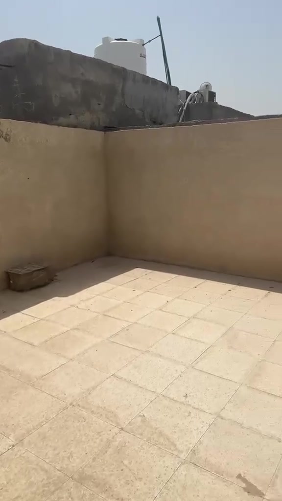 السلام عليكم
***********
يتوفر لدينا بيت طابقين للبيع 

طابو زراعي عراقي 

مساحه 200 متر 

يحتوي البيت على اربع غرف
وصاله واستقبال 
ومطبخ 

يحتوي على صحيات داخلية وخارجيه 

يحتوي ع كراج سياره 🚕

العنوان/ ابي الخصيب كوت ثويني 

السعر/155مليون بي مجال
الرقم الهاتف/***********

