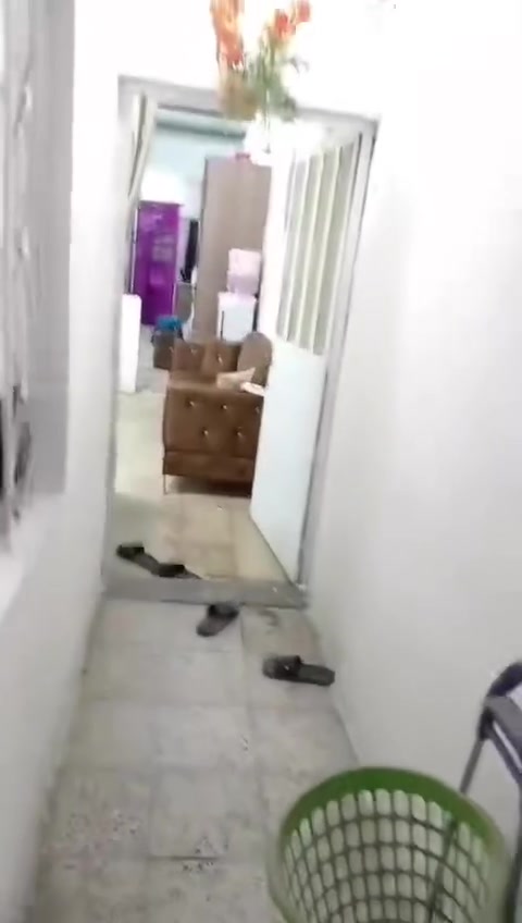 بيت للبيع طابق واحد عكادة نظيف جدا مساحة ١٠٠ متر واجهة ٥ متر نزال ٢٠ متر يحتوي على هول كبير + غرفتين نوم ومطبخ سقف سندويش + حمام + خدمات صحية +   منور + صطح  البيت في منطقة الوشاش طابو صرف تلفون ***********وتساب ***********وتساب او مراجعة مكتب الخبير للعقار ومن للة التوفيق
