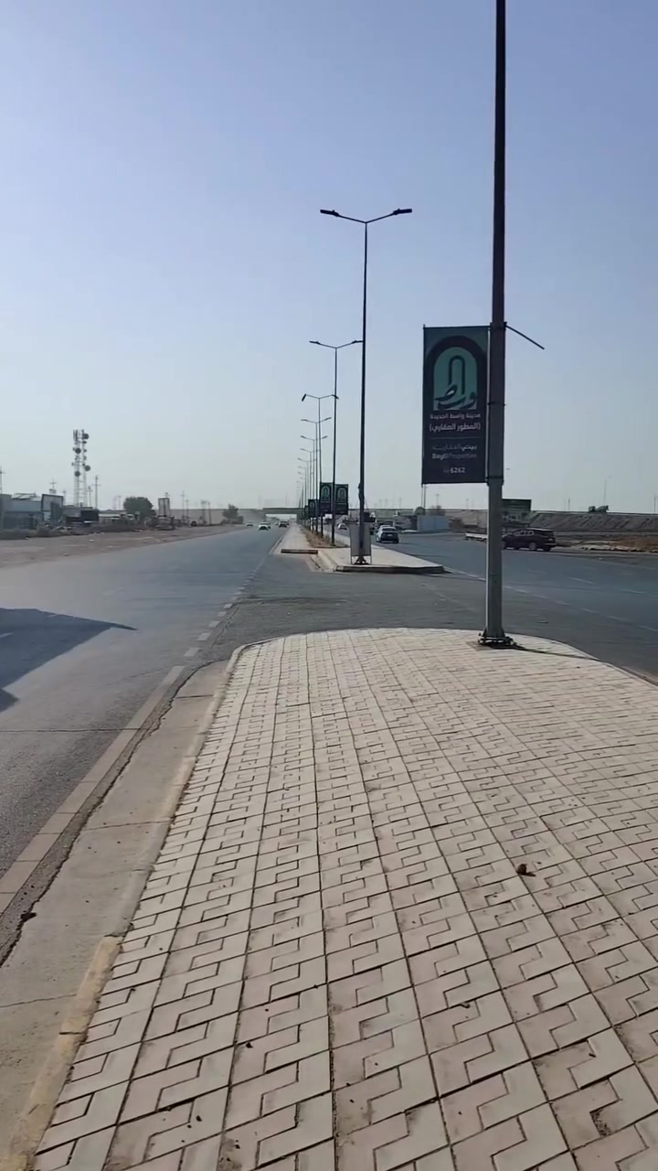 قطعه للبيع في واسط كوت منطقه العامري مساحه 1000 متر شارع 20 متر الوجهه 20 متر النزال 40 متر قريب على شارع ٣٠ متر السعر اتصال على رقم ***********
