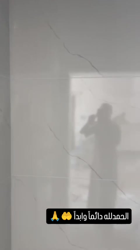 الحمدلله 

حمام بورسلين ايراني قياس 120x60  
لون ابيض مطعم بزاويه سوده. ورف 

للتواصل (***********)

