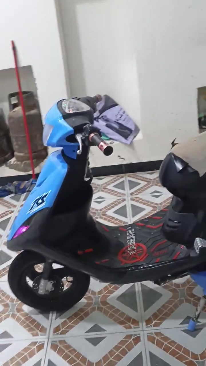 سلام عليكم دراجه البيع مفتوحه مرى واحده بس لايستيك والف تشتغل نكر سلف مابيه اي نقص كهربايات كله شغاله والسعر 550وبيه مجال مكان ديوانية مركز ورقم ***********7

