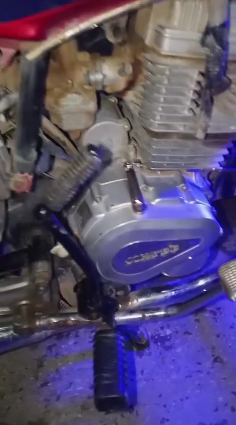 يالله السلام عليكم حبايب دراجه جنيه مابيها اي نقص كله شغال صلف هندري كلها فول اوراق كامله مكمركه  سعرها 400وبيها مجال عنوان فلوجه جولان حي الارامل / ***********
