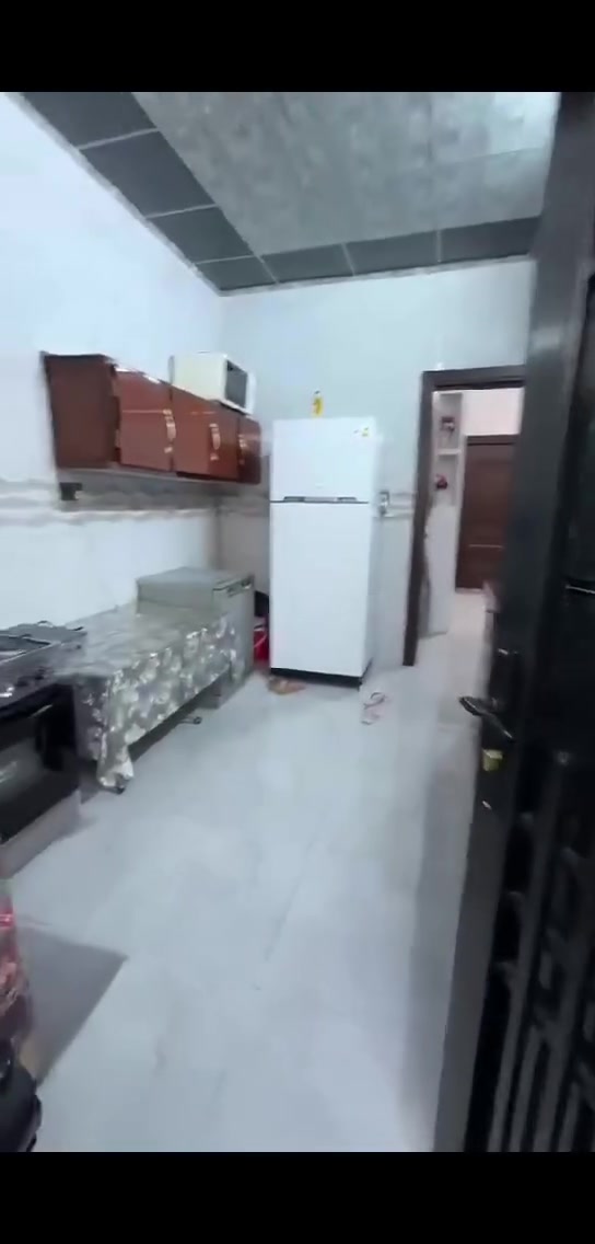 دار للبيع مساحه 100متر طابقين بناء حديث كاشي وسيراميك وسقوف ثانوية في حي المطاحن وكما موضح في الفيديومكتب دار الأمين للعقار *********** ***********
