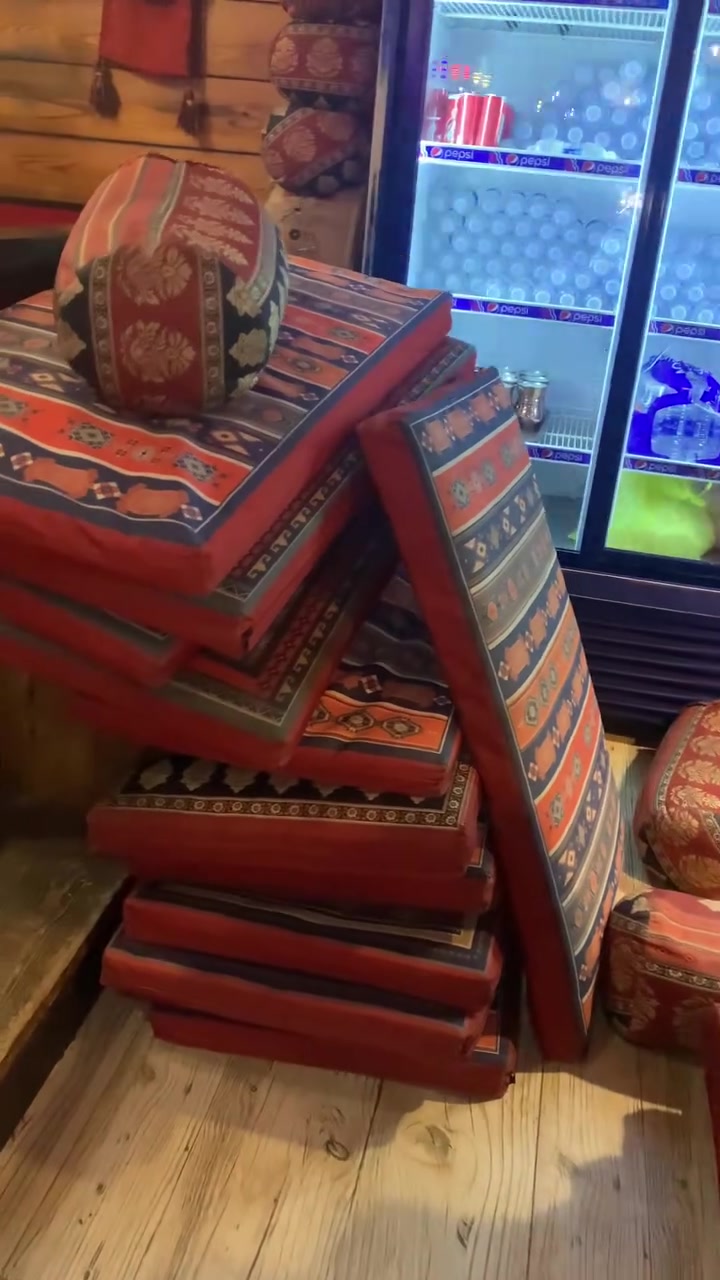 جلسات عربيه
مستخدمه قليل للبيع 
ونظافه90 ٪؜
16متر ظهر ومقعد 
مع كوشاتوياهن 
لمعرفة السعر الاتصال

 ***********
