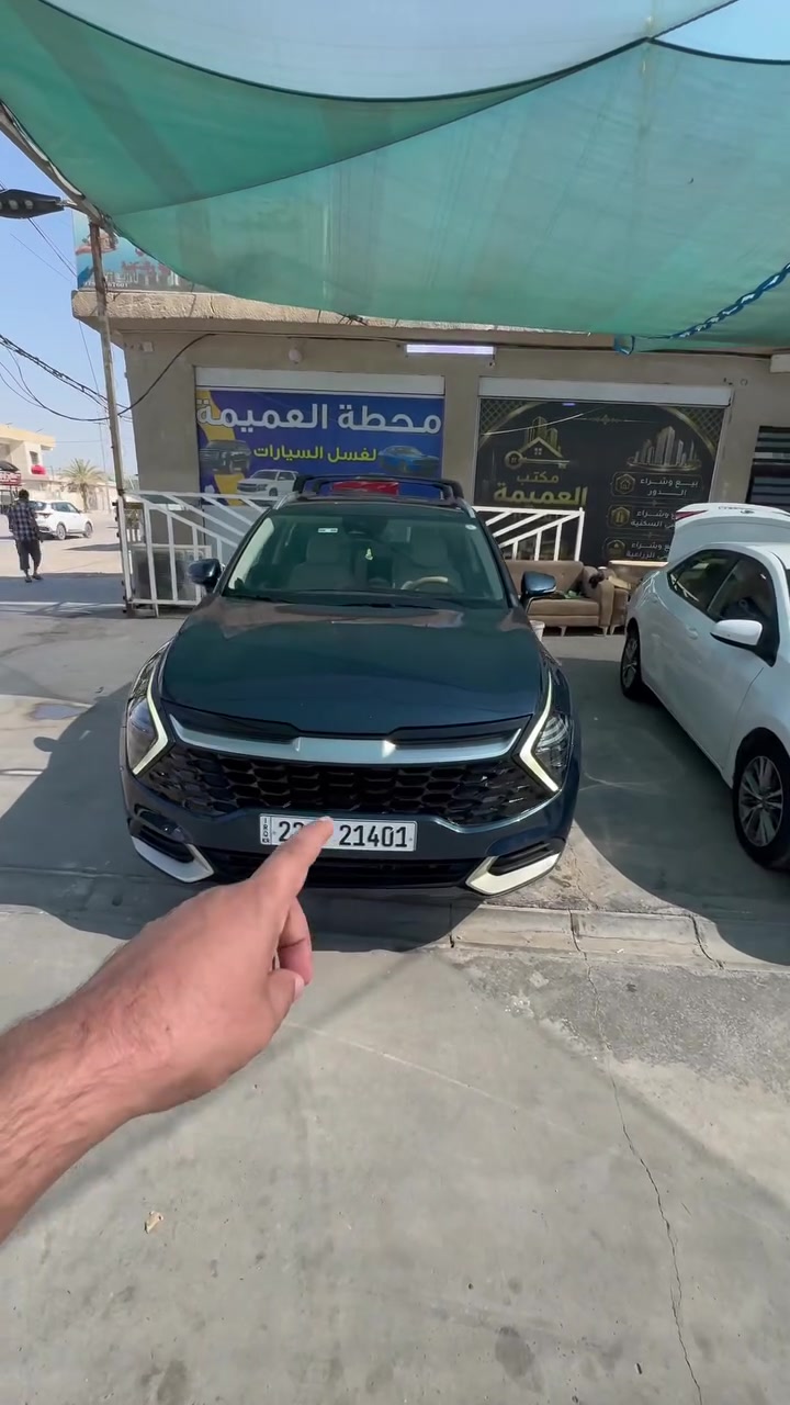 كيا سبورتج موديل 2023 حجم لارج الشاصي الطويل  اربيل   /  تحويل ثاني يوم ***********/واتساب 
 كفالة من الصبغ عالفحص ابيع! ماشية 50Km.      /
سيارة فول مواصفات عدا فتحة داخل لونين بيجي ونيلي
السيارة بصمة عدد 2 بيها 
تشغيل عن بعد 
محرك 1600 تيربو هايبرد
دشبول الكتروني مع شاشة متصله  تدعم كار بلي / كامرا خلفيه دواره / حساس خلفي 
رادار امامي خلفي - مانع تصادم امامي خلفي
تحديد مسار نظام القيادة آلالية
مانع انحدار وتزحلق 
اوتو هولد + اطفاء ذاتي
أنظمة قيادة متعدده 
لايت زينون عالي ناصي
‏L D نهاري 
بك لايت لد 
تبريد قطعتين

كروز سرعة + تحكمات استيرن جهتين

فور ويل دفع رباعي 4x4 

تدفئة كشنات

بغداد الدورة 
📞***********    
++++ واتساب 📞
