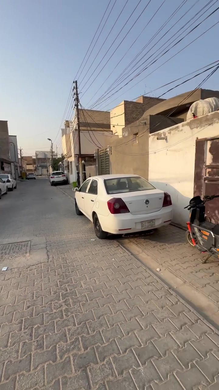 دار للبيع مساحه 130 متر سعر 165 حي الجمعيه الطابق الاول صب والثاني اعكاده فقط غرفتين فوك ماكو غرفة جوه 
مكتب الزبيدي ***********

