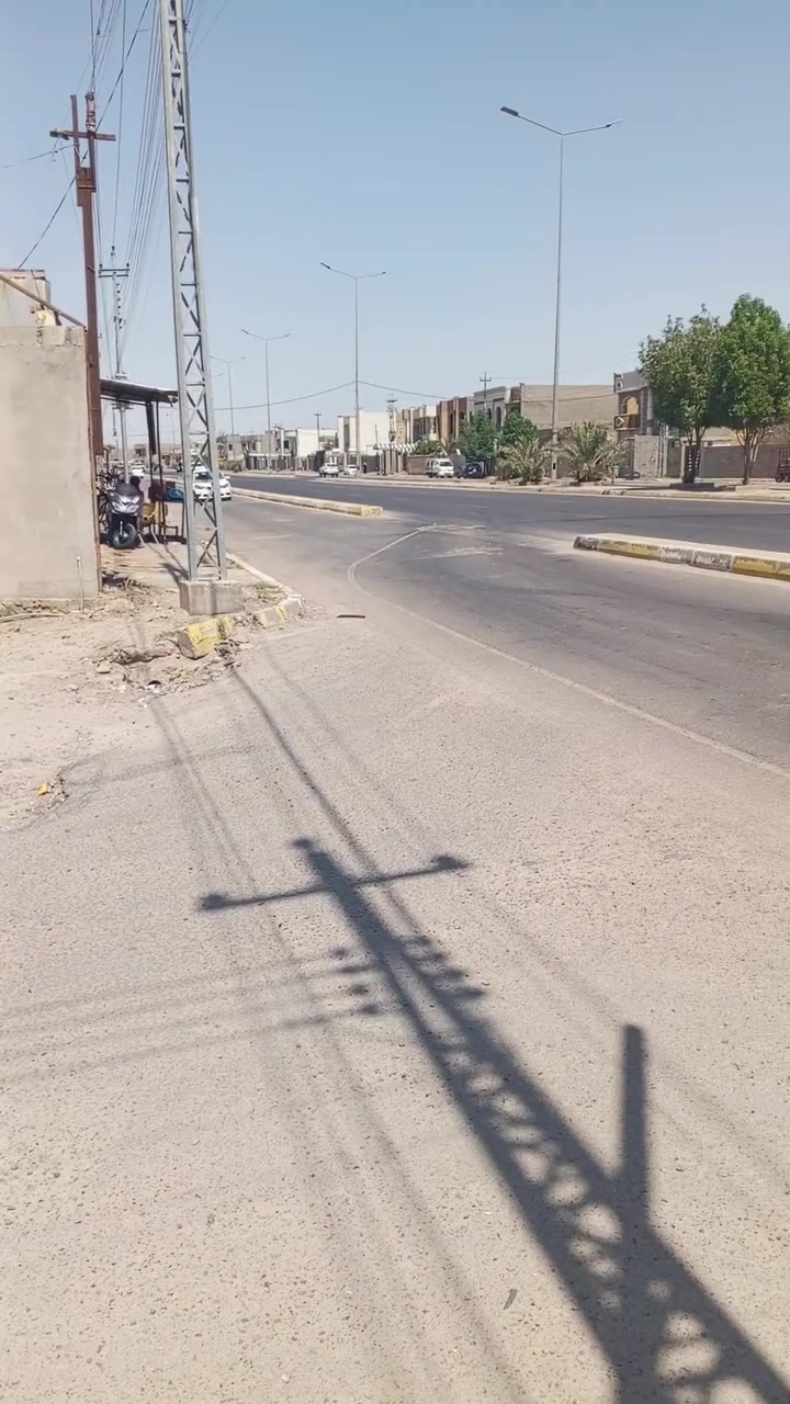 سلام عليكم بيت للبيع يتكون من طابقين الطابق الاول ٢غرف وصاله جبيره وديوان وهول وحمام والثاني ٣غرف كبار وصاله وأيضاً حديقه جبيره وصحيات خارجيه المساحه كامله ١١٠٠ / ٤٣٦ مسجله طابو صرف والباقي فضله بس ما عليها شي تريد ابيعلك بس المطوبه تريد ابيعلك المطوبه والفضله اخذه بنص سعره سعر المتر ٧٠٠ الموقع الرمادي شارع ٦٠ يتوفر كامل الخدمات ماي وكهرباء مولد بصفك كامل متكامل يصلح للاستثمار موقع مميز شرط ركن للستفار أكثر ‏‪***********‬‏
